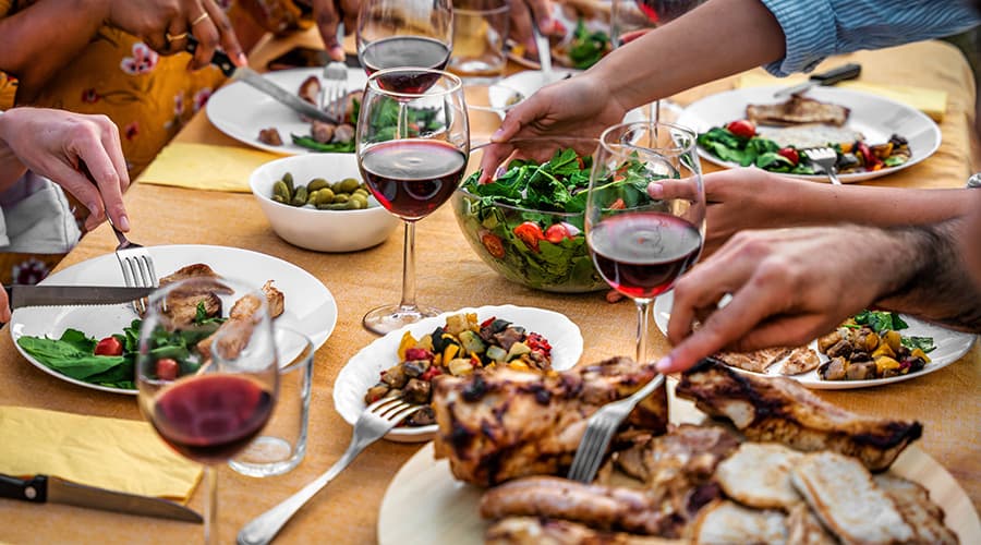 Image for Red vs White Wine for BBQ: The Wine that Elevates Your BBQ to a Whole New Level